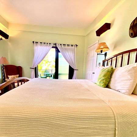 Tranquility Beach Suites Placencia Экстерьер фото